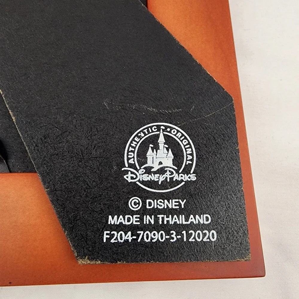 Disney Beveled Cherry‎ 4